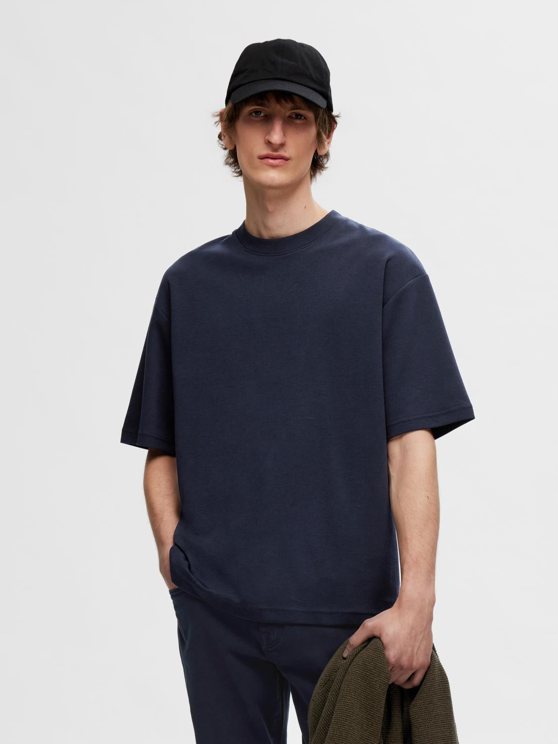 model_shot-front